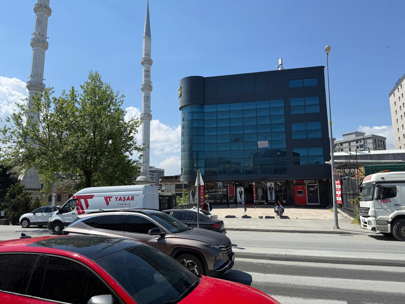 SULTANGAZİ ESKİ HABİPLER MAH.ANA CADDE ÜZERİ KOMPLE KİRALIK BİNA - Kiralık İş Yeri Sultangazi, İstanbul